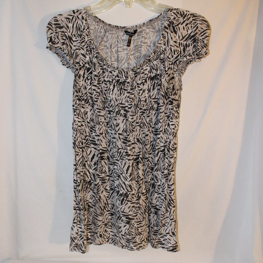Daisy Fuentes Short Cap Sleeve Tunic Top Sz XS